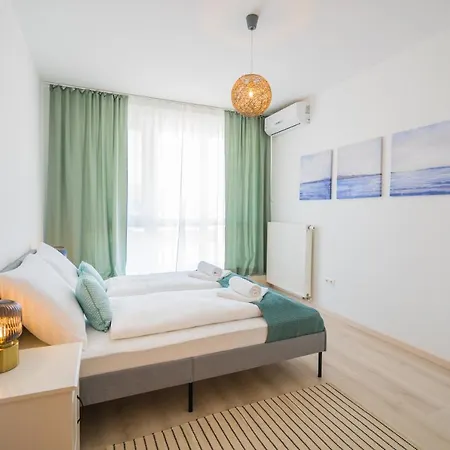Myflat Golden Coast Panorama Apartment *