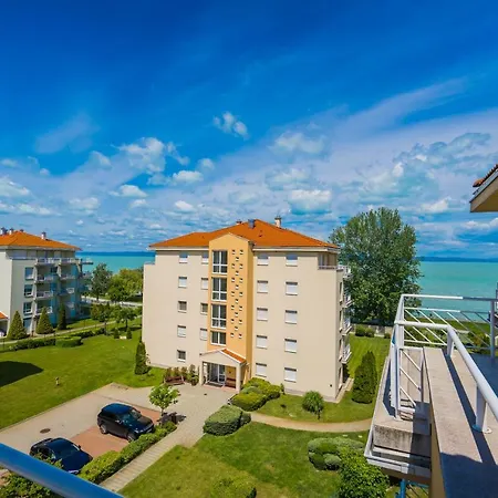 Myflat Golden Coast Panorama * Шиофок